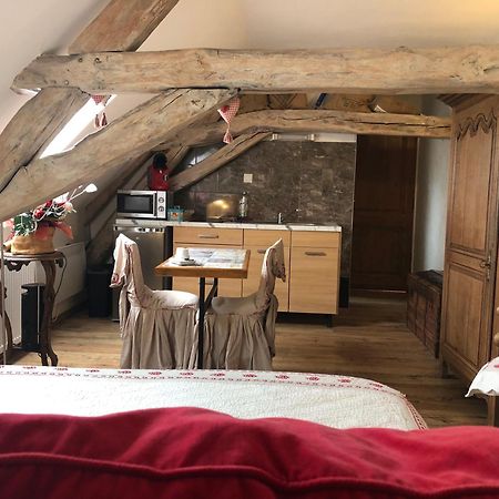 Aux Logis De La Solre Bed & Breakfast Ferriere-la-Petite Luaran gambar