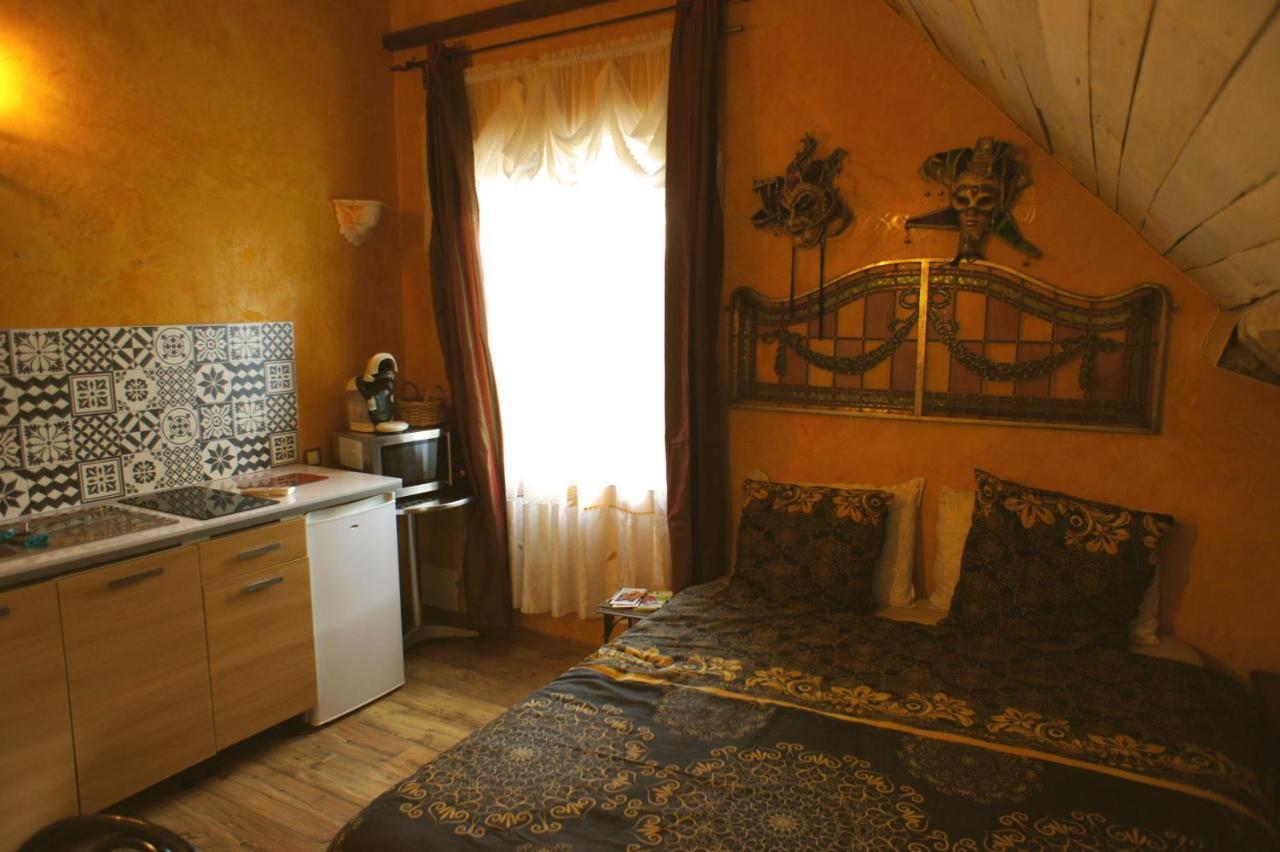 Aux Logis De La Solre Bed & Breakfast Ferriere-la-Petite Luaran gambar