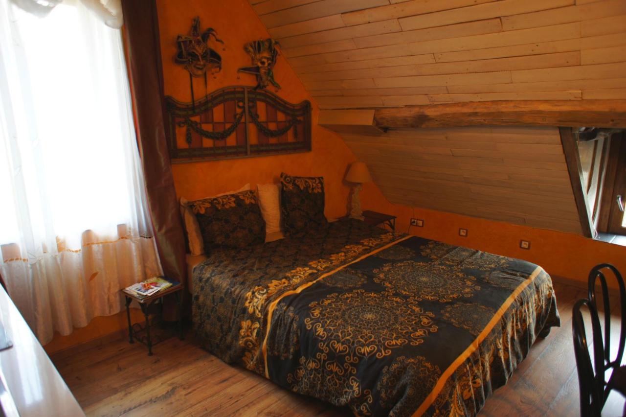 Aux Logis De La Solre Bed & Breakfast Ferriere-la-Petite Luaran gambar