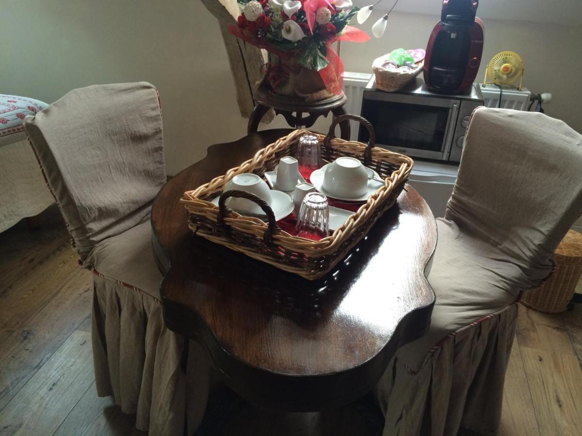 Aux Logis De La Solre Bed & Breakfast Ferriere-la-Petite Luaran gambar