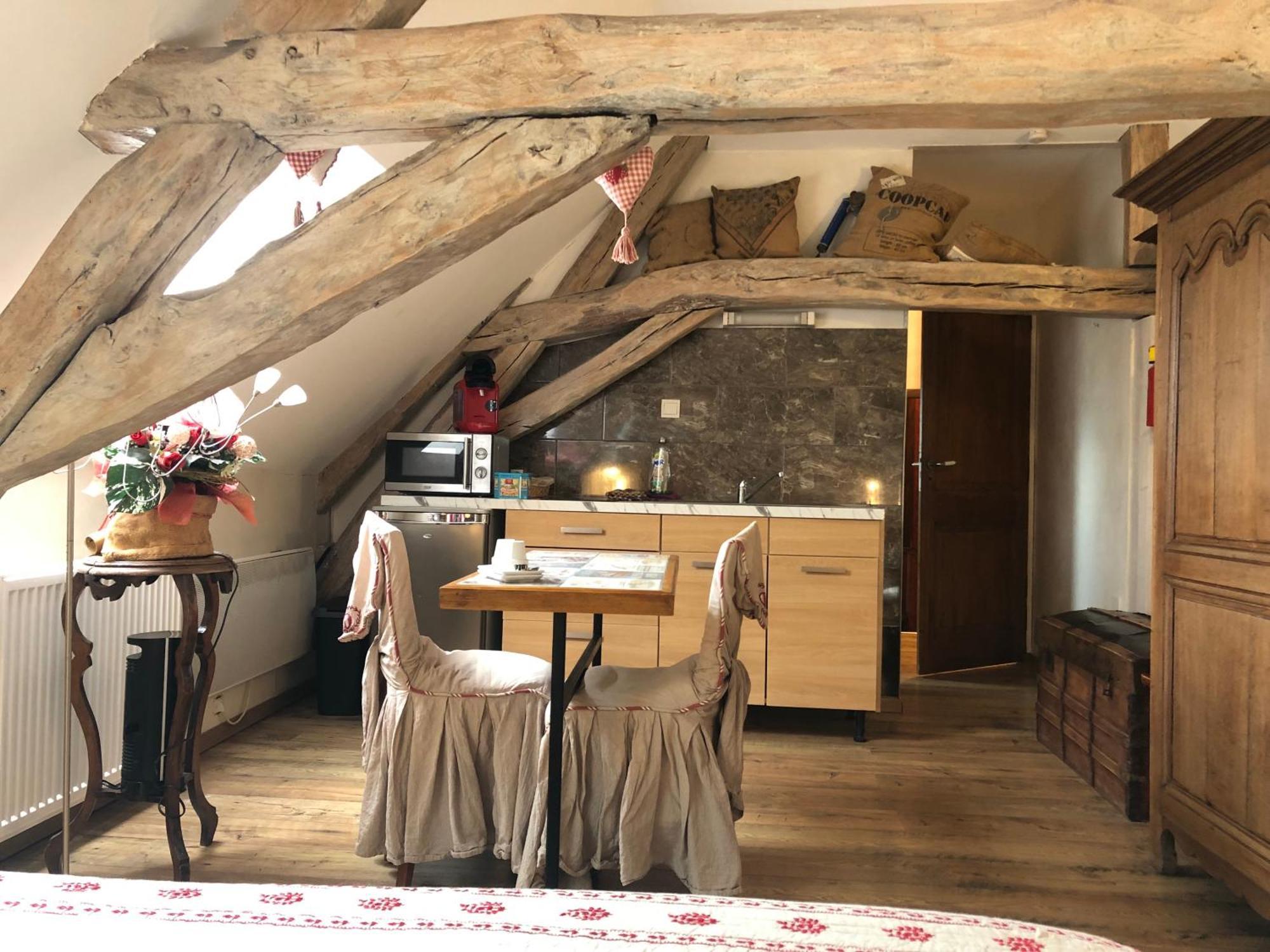 Aux Logis De La Solre Bed & Breakfast Ferriere-la-Petite Luaran gambar