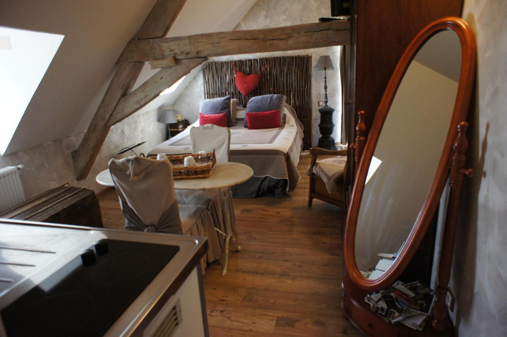 Aux Logis De La Solre Bed & Breakfast Ferriere-la-Petite Luaran gambar