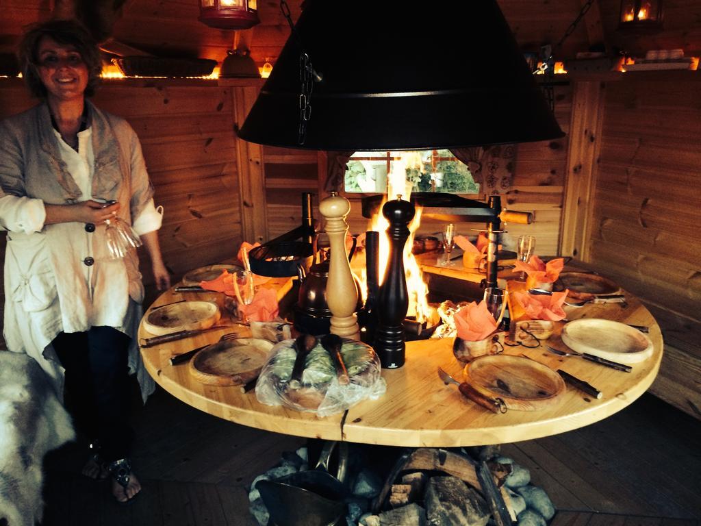Aux Logis De La Solre Bed & Breakfast Ferriere-la-Petite Luaran gambar