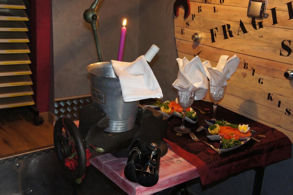 Aux Logis De La Solre Bed & Breakfast Ferriere-la-Petite Luaran gambar