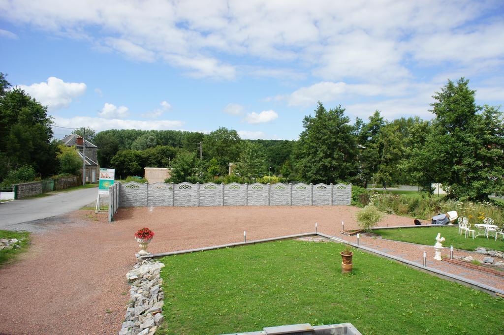 Aux Logis De La Solre Bed & Breakfast Ferriere-la-Petite Luaran gambar