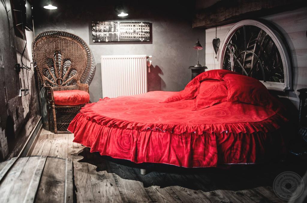 Aux Logis De La Solre Bed & Breakfast Ferriere-la-Petite Bilik gambar