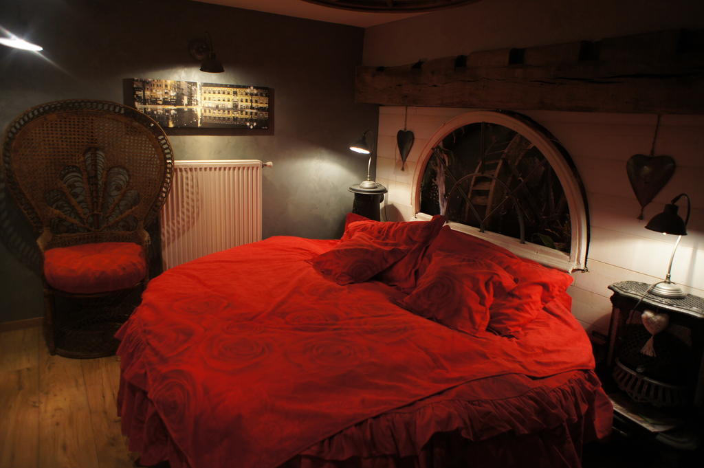 Aux Logis De La Solre Bed & Breakfast Ferriere-la-Petite Bilik gambar