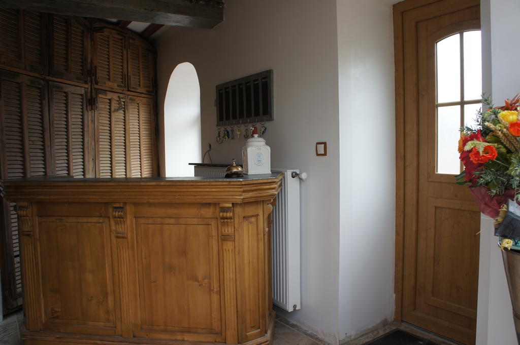 Aux Logis De La Solre Bed & Breakfast Ferriere-la-Petite Luaran gambar