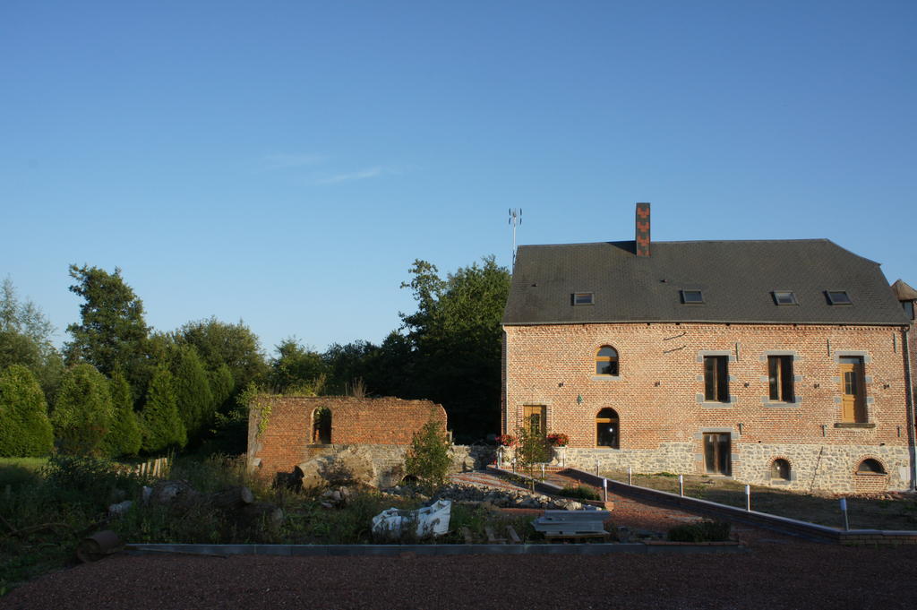 Aux Logis De La Solre Bed & Breakfast Ferriere-la-Petite Luaran gambar